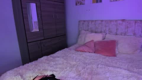 Snapshot of meily_oficial chatting on November 2025 11:27:02 PM IG soymeily oficial online show from November 2025 11:27:02 PM