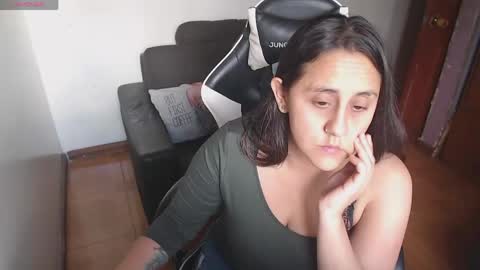 Snapshot of mel_raise chatting on May 2026 06:47:01 PM mel raise online show from May 2026 06:47:01 PM