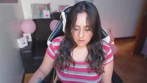 Snapshot of mel_raise chatting on May 2026 06:57:02 PM mel raise online show from May 2026 06:57:02 PM