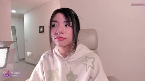 Snapshot of melanie_owo chatting on November 2025 10:52:01 PM Melanie online show from November 2025 10:52:01 PM