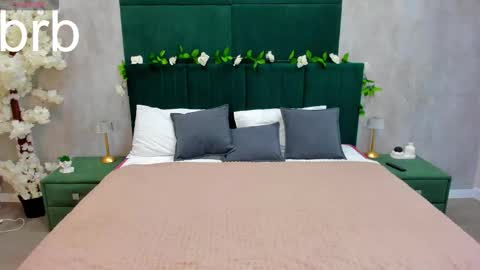 Melanie online show from November 2025 01:15:01 AM