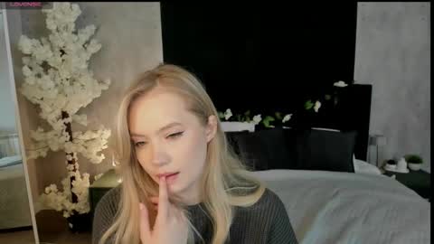 Melanie online show from December 2025 12:27:01 AM