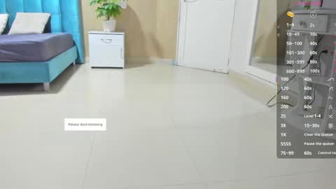 Snapshot of melanierioss_ chatting on May 2026 12:35:02 PM online show from May 2026 12:35:02 PM