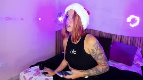 Melanie Roux online show from December 2024 08:03:02 PM