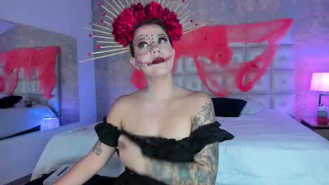 Melanie Roux online show from October 2025 12:03:02 PM