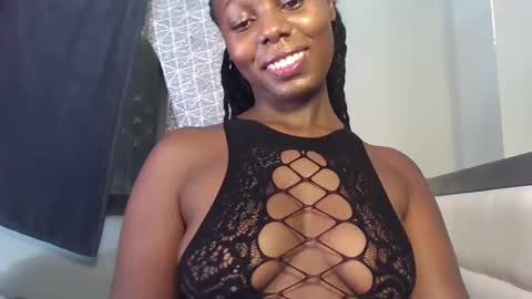 Snapshot of melanin_sassy96 chatting on December 2024 09:02:02 AM bad lil shawry online show from December 2024 09:02:02 AM