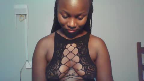 Snapshot of melanin_sassy96 chatting on December 2024 05:11:01 PM bad lil shawry online show from December 2024 05:11:01 PM