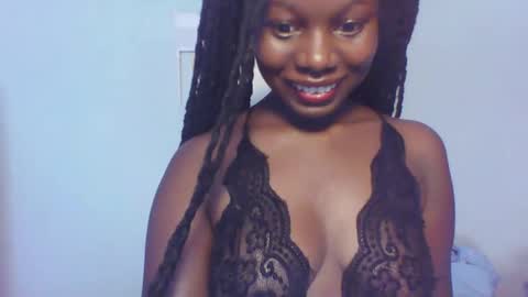Snapshot of melanin_sassy96 chatting on January 2025 08:00:01 AM bad lil shawry online show from January 2025 08:00:01 AM