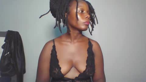 Snapshot of melanin_sassy96 chatting on January 2025 12:05:01 AM bad lil shawry online show from January 2025 12:05:01 AM
