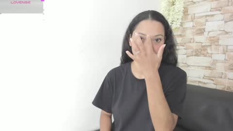 melannie roses online show from January 2025 11:01:01 AM