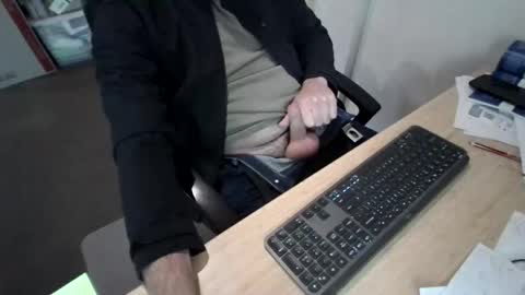 melbguy_075 online show from May 2026 03:36:01 AM