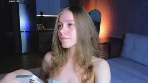 Melee Eva - Thumbs Up please  online show from July 2026 07:17:02 AM