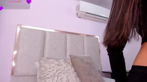 Snapshot of meli_mell chatting on April 2026 01:25:02 PM Meli online show from April 2026 01:25:02 PM