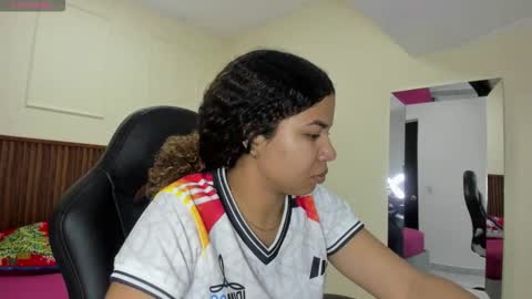 M E L I N A  online show from December 2025 07:33:02 PM