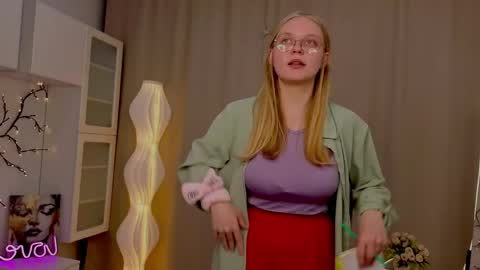 Alice - online show from April 2026 07:33:01 PM