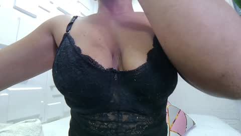 Snapshot of melisa_garcia chatting on January 2025 01:30:02 PM Melissa online show from January 2025 01:30:02 PM