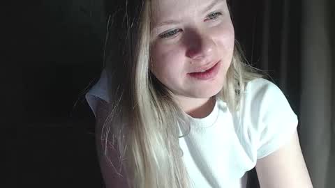Melissa  Ray online show from December 2024 06:35:02 PM