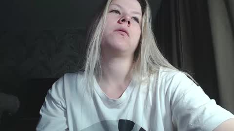 Melissa  Ray online show from December 2024 07:00:02 PM