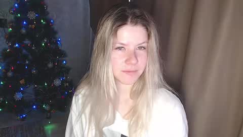 Melissa  Ray online show from December 2024 09:41:01 AM