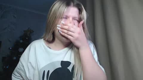 Melissa  Ray online show from December 2024 03:32:01 AM