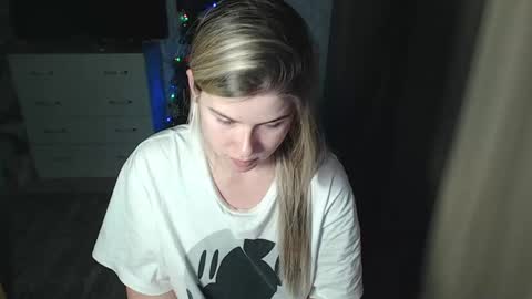 Melissa  Ray online show from December 2024 01:34:02 PM