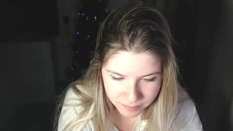 Melissa  Ray online show from December 2024 06:12:01 PM