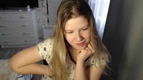Melissa  Ray online show from February 2025 10:45:01 AM