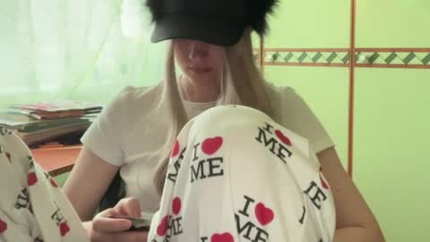 cutebutnyet online show from April 2026 05:38:01 AM