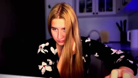 melissalii online show from September 2025 01:47:01 PM