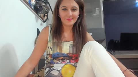 Snapshot of mellbell_ chatting on November 2025 07:48:02 PM MellyMell online show from November 2025 07:48:02 PM