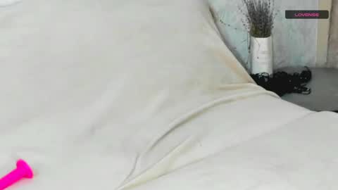 MelMooon online show from December 2024 02:13:02 PM