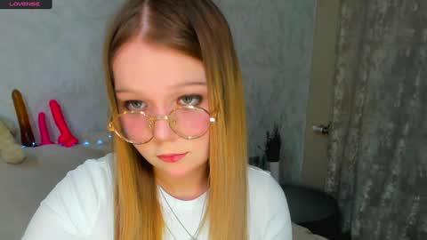 MelMooon online show from January 2025 01:46:01 PM