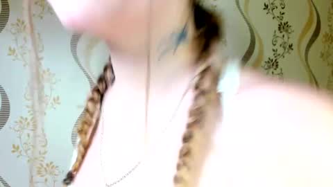 MelMooon online show from November 2025 07:46:02 PM