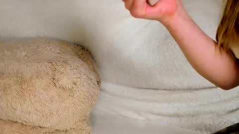 MelMooon online show from March 2026 09:40:02 PM