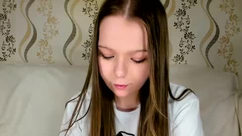 MelMooon online show from May 2026 10:52:02 PM