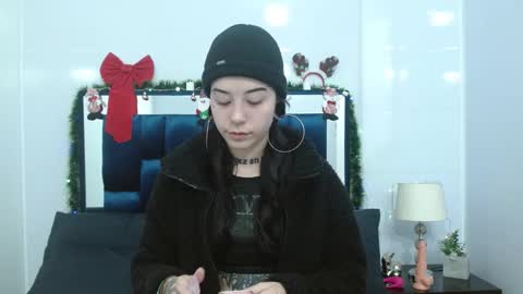 Snapshot of meloddy_collins chatting on December 2024 12:44:01 PM Meloddy Coliins online show from December 2024 12:44:01 PM