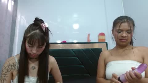 Snapshot of meloddy_collins chatting on January 2025 10:15:02 PM Meloddy Coliins online show from January 2025 10:15:02 PM