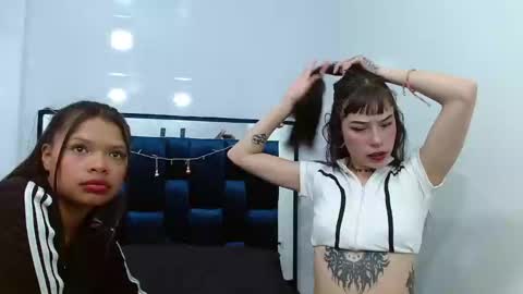 Snapshot of meloddy_collins chatting on January 2025 05:32:01 PM Meloddy Coliins online show from January 2025 05:32:01 PM