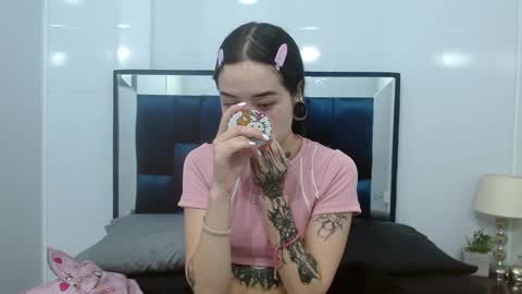 Snapshot of meloddy_collins chatting on February 2025 01:17:02 PM Meloddy Coliins online show from February 2025 01:17:02 PM