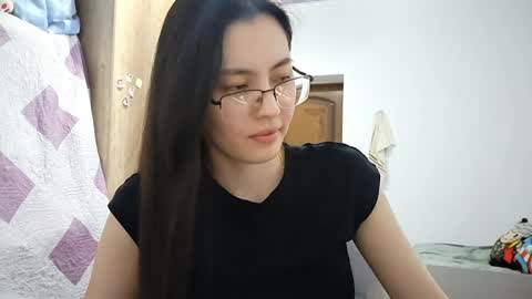 Snapshot of melodeehayden chatting on May 2026 04:44:02 PM Nika online show from May 2026 04:44:02 PM