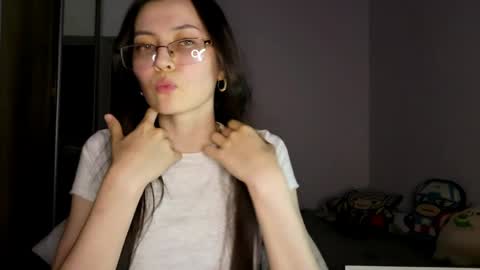 Snapshot of melodeehayden chatting on May 2026 04:24:02 PM Nika online show from May 2026 04:24:02 PM