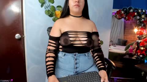 Snapshot of melody_bonnie22 chatting on December 2024 11:02:01 AM Leslie online show from December 2024 11:02:01 AM