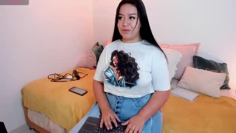 Snapshot of melody_bonnie22 chatting on February 2025 12:11:01 PM Leslie online show from February 2025 12:11:01 PM