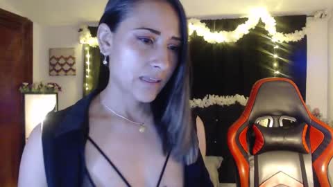 Melody online show from October 2025 11:13:02 PM