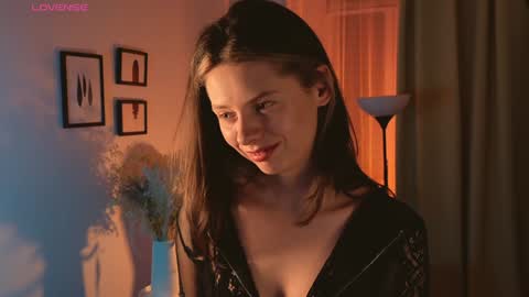 Snapshot of melodykey_x chatting on December 2024 04:30:01 PM melody online show from December 2024 04:30:01 PM