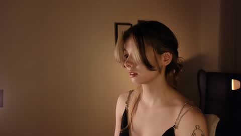 Snapshot of melodykey_x chatting on January 2025 02:42:01 PM melody online show from January 2025 02:42:01 PM