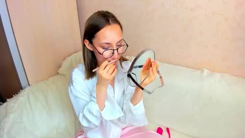 Kaylie online show from October 2025 05:02:02 AM