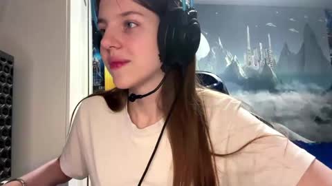 Hi Im Aria 18 years old online show from April 2026 01:54:02 PM