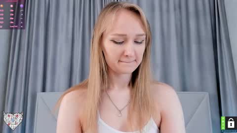 Snapshot of memento_mary chatting on March 2025 02:34:02 PM The princess of your dreams online show from March 2025 02:34:02 PM