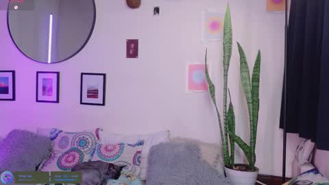 Mena  Help me reach 700 thumbs up online show from October 2025 07:27:02 PM